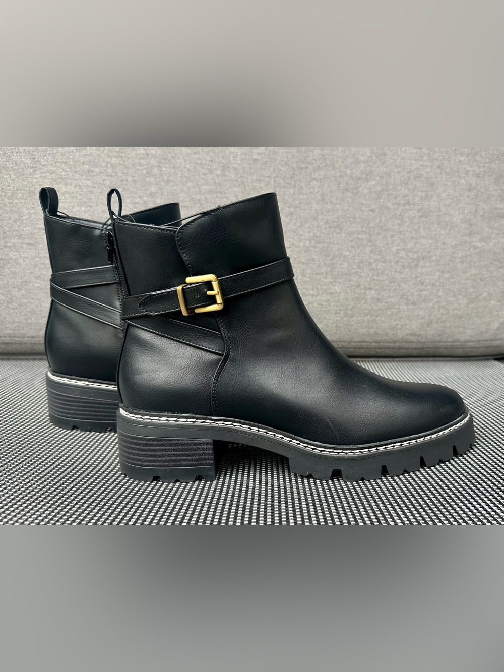 Womenโs St. John's Bay Black Faux Leather Moto Boot 11 M Side Zipper NWOB $80